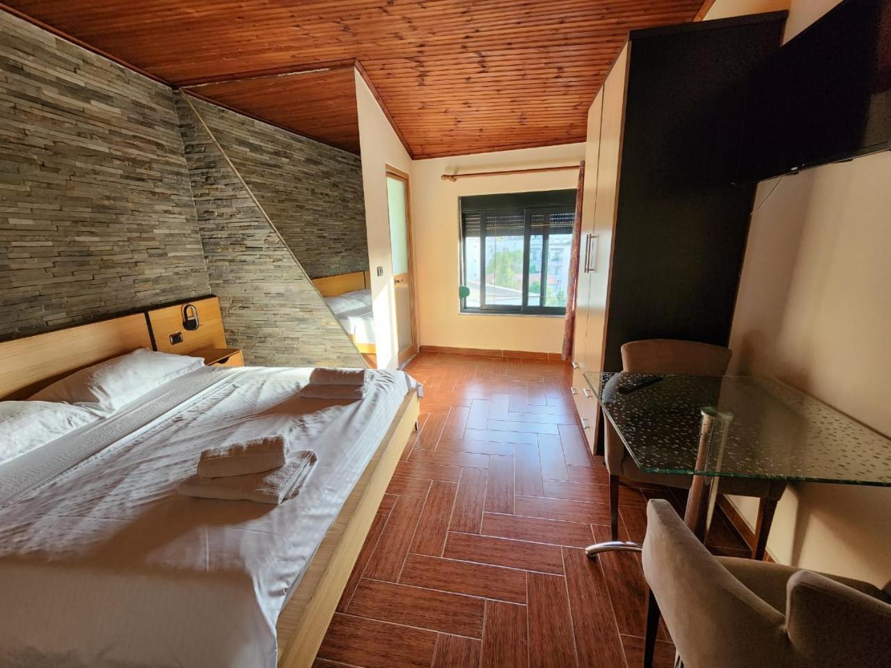 Hotel La Villa Tiranë Eksteriør bilde