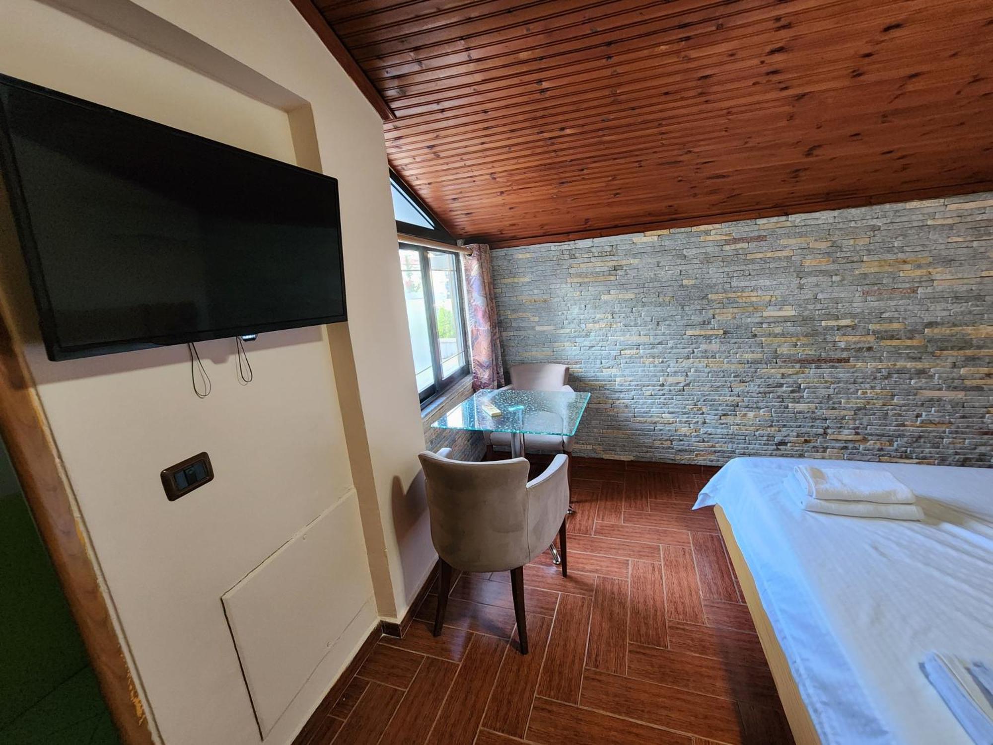 Hotel La Villa Tiranë Eksteriør bilde