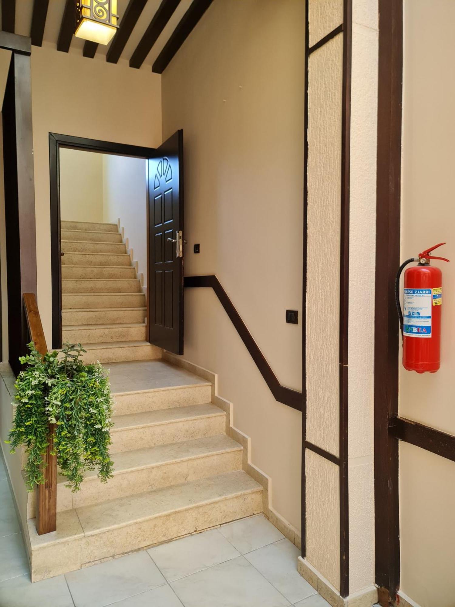 Hotel La Villa Tiranë Eksteriør bilde